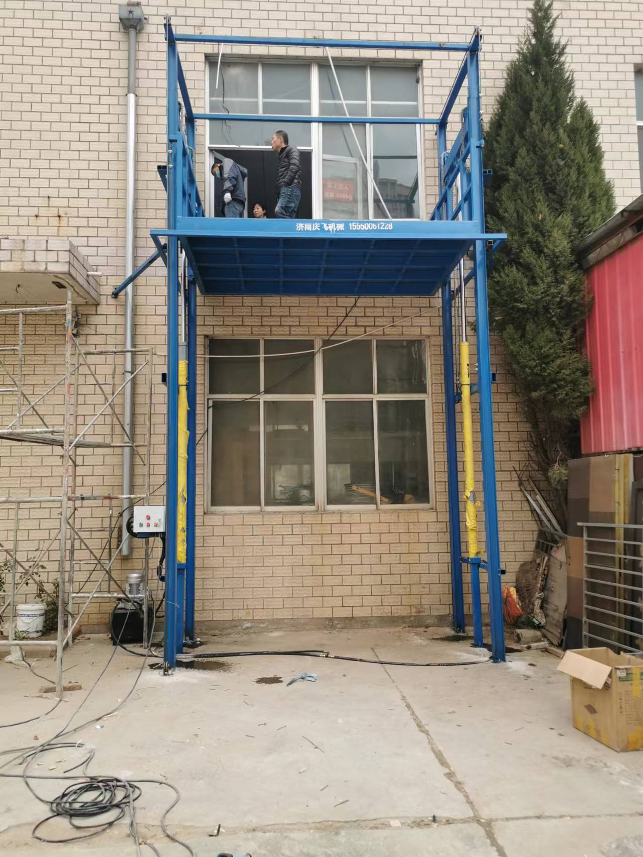 大型導(dǎo)軌式升降平臺